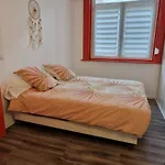 Townhouse With 50 M2 Garden Near Lille Please Note One Bedroom And A Sofa Bed Appartement La Madeleine (Nord)