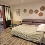 Appartement Townhouse With 50 M2 Garden Near Lille Please Note One Bedroom And A Sofa Bed La Madeleine (Nord)