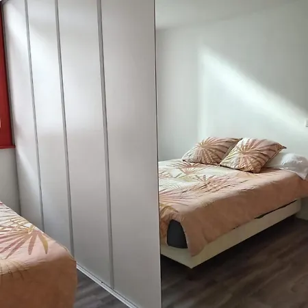 Apartman Townhouse With 50 M2 Garden Near Lille Please Note One Bedroom And A Sofa Bed *
