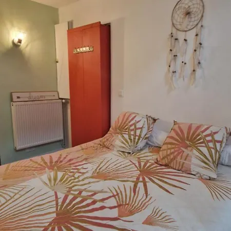 Townhouse With 50 M2 Garden Near Lille Please Note One Bedroom And A Sofa Bed Apartman La Madeleine
