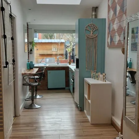Townhouse With 50 M2 Garden Near Lille Please Note One Bedroom And A Sofa Bed Apartman La Madeleine