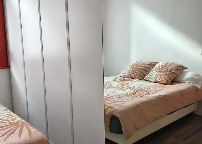 Apartment Townhouse With 50 M2 Garden Near Lille Please Note One Bedroom And A Sofa Bed *