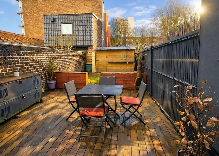 Townhouse With 50 M2 Garden Near Lille Please Note One Bedroom And A Sofa Bed * La Madeleine (Nord)