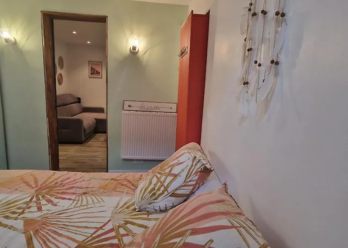 Townhouse With 50 M2 Garden Near Lille Please Note One Bedroom And A Sofa Bed * La Madeleine (Nord)
