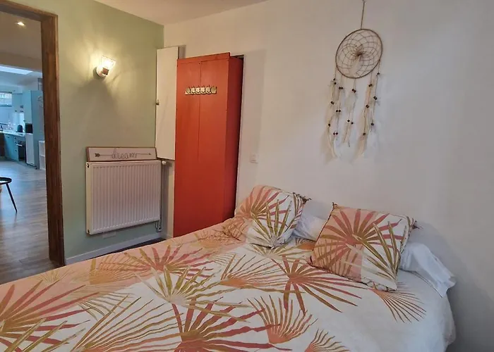 Townhouse With 50 M2 Garden Near Lille Please Note One Bedroom And A Sofa Bed La Madeleine (Nord)
