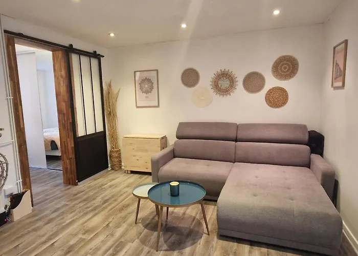 Apartment Townhouse With 50 M2 Garden Near Lille Please Note One Bedroom And A Sofa Bed La Madeleine (Nord)