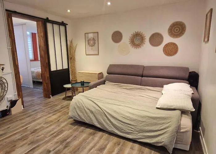Apartment Townhouse With 50 M2 Garden Near Lille Please Note One Bedroom And A Sofa Bed La Madeleine (Nord)